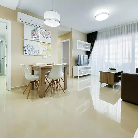 Crystal Modern Apt. - 1st Beach Line Apartment *